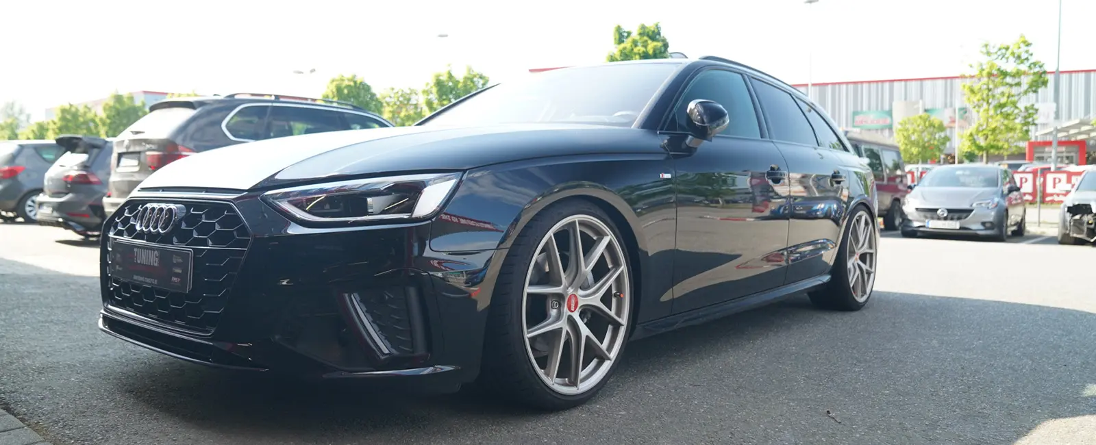 Der Audi A4 Typ B9 auf einteiligen BBS CIR Unlimited TitanBrushed Felgen mit KW Variante 3 Fahrwerk und Hankook Reifen.